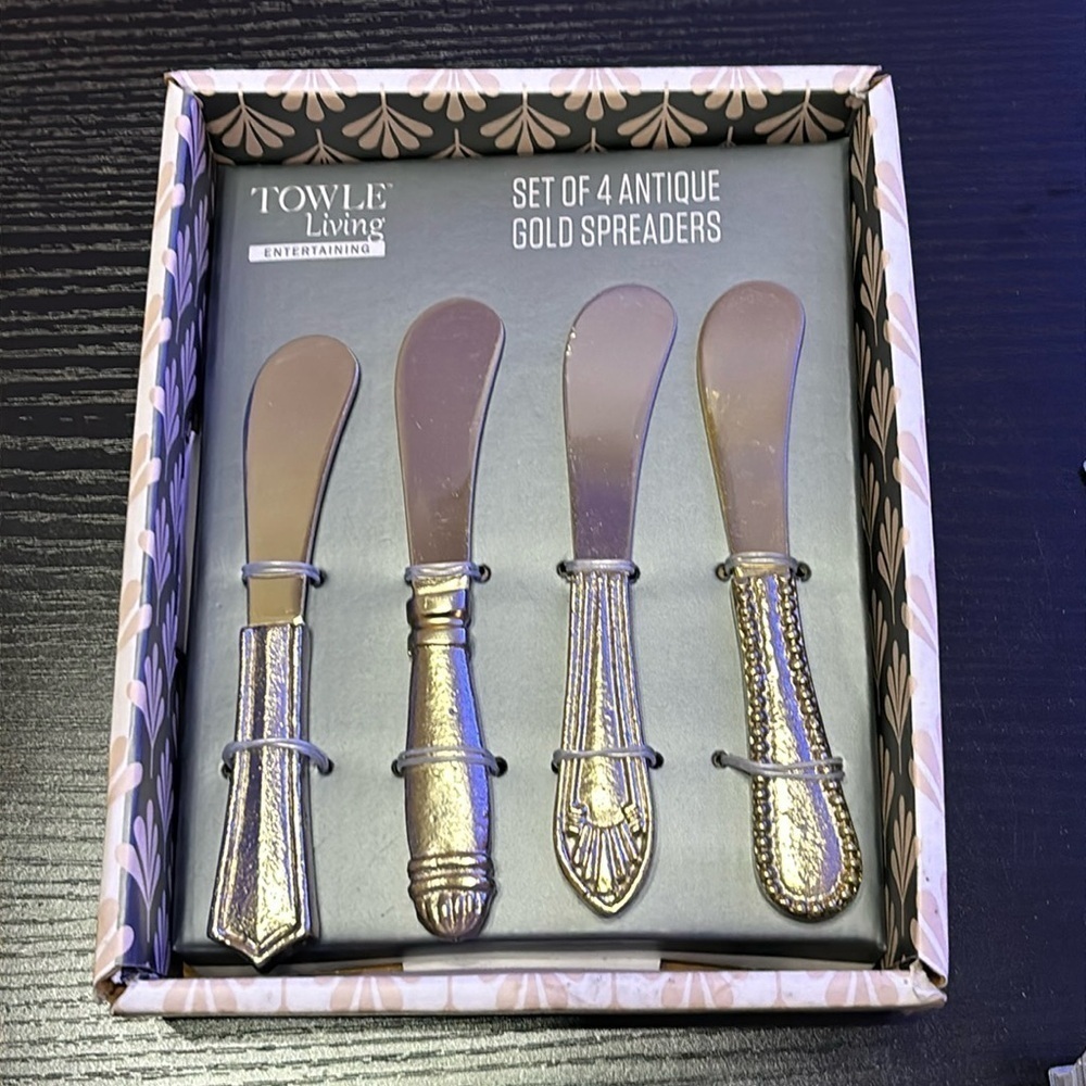 Set of 4 Antique Gold Spreaders